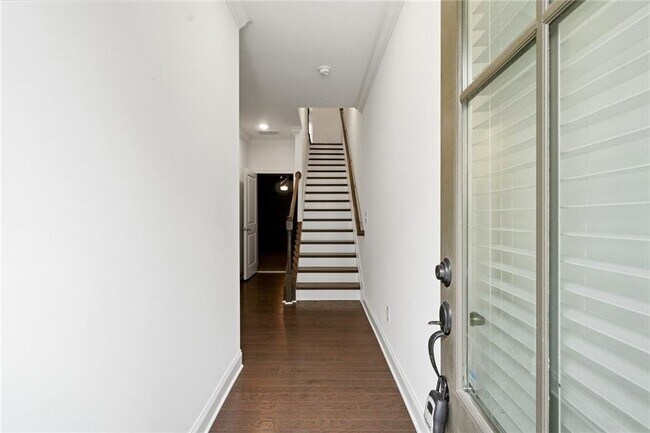 Building Photo - 2438 Figaro Dr
