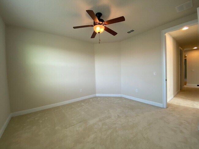 Foto del edificio - Exquisite 6-Bedroom Estate with Private Po...