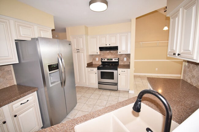 Building Photo - Amazing 4BR/2BA with 4 stall barn on 5 acr...