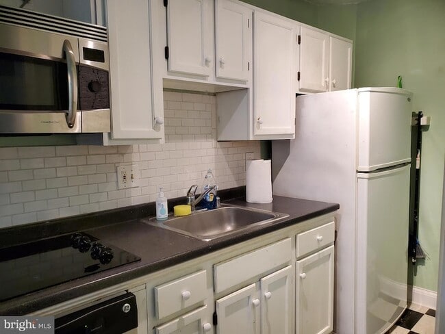 Foto del edificio - 1719 N Troy St
