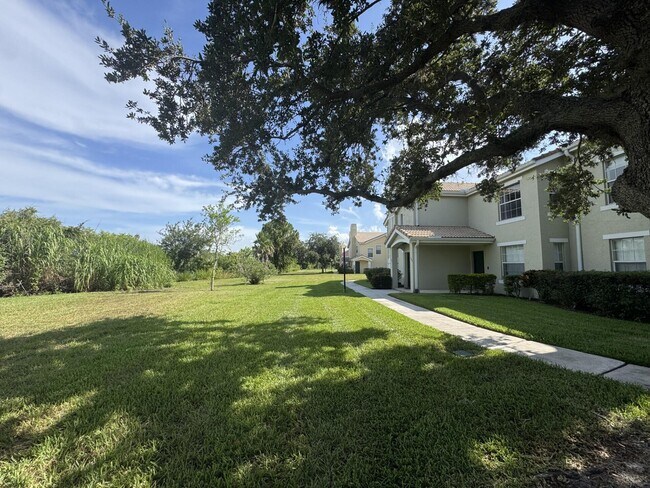 Foto del edificio - 122 SW Peacock Blvd