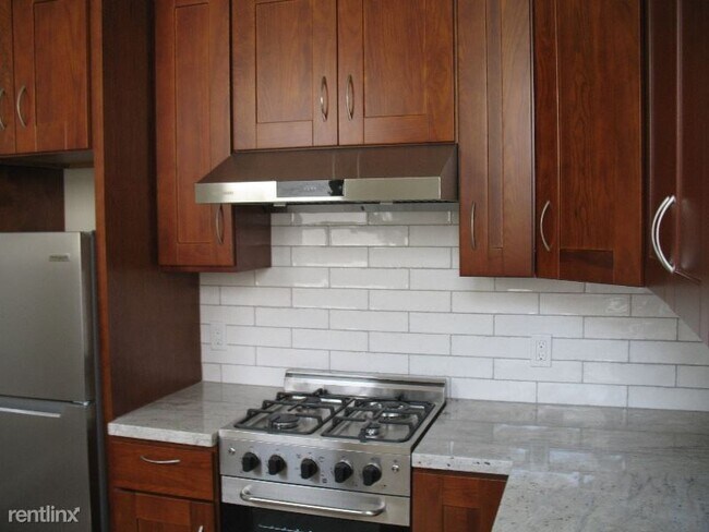 Building Photo - 1 br, 1 bath Apartment - 135 Lincoln Way
