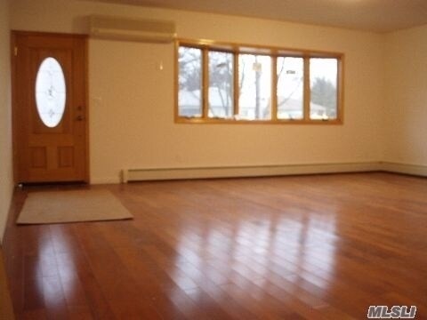 Foto del edificio - 57-23 246th Pl