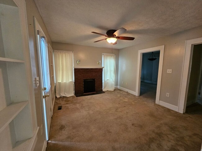 Building Photo - 3 BD / 2 BA Unfurnished