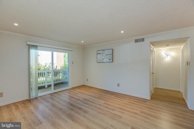 Building Photo - 1521 Lincoln Way