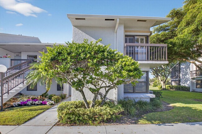 Foto del edificio - 5152 Golfview Ct