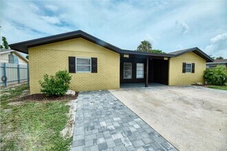 Building Photo - 2308 60th Ave W