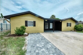 Building Photo - 2308 60th Ave W