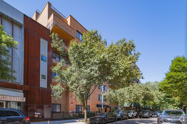 Foto del edificio - 394  East 8th Street