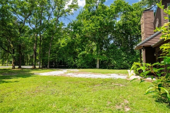 Building Photo - 3876 Higgins Rd