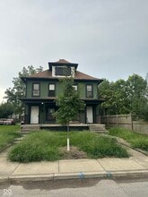 Building Photo - 613 N Tacoma Ave