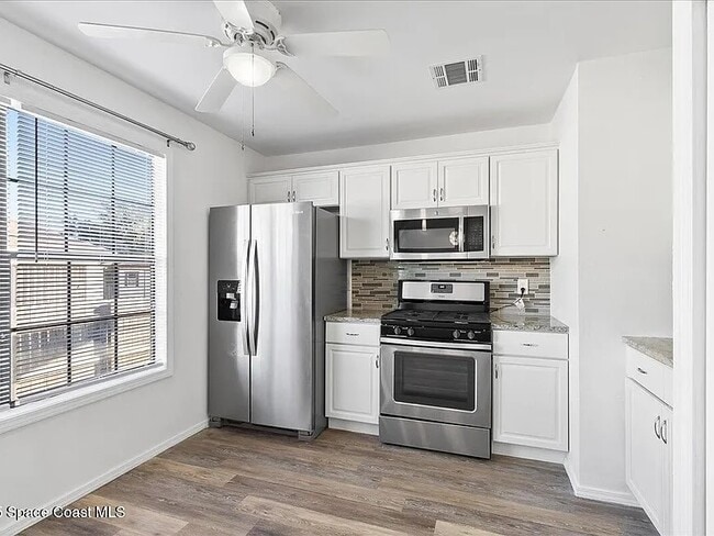 Foto del edificio - 935 South Patrick Dr