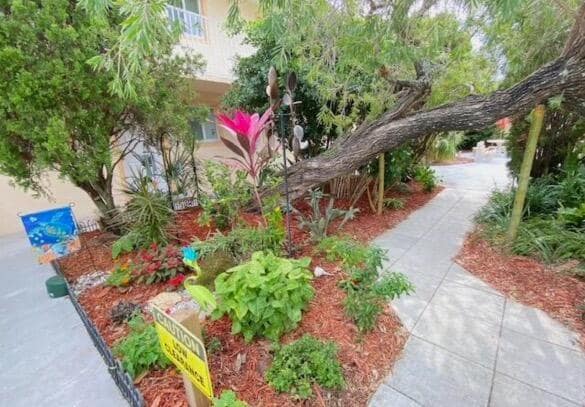 Primary Photo - 211 Circle Dr