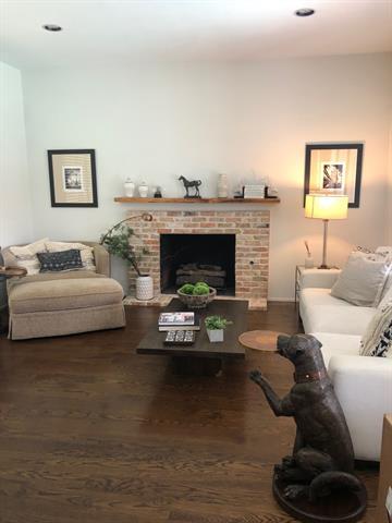 Foto del edificio - 5808 Bassinghall Ln