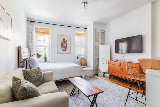 Building Photo - 765 Washington St