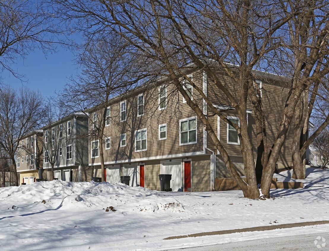 Foto del edificio - 92 Hoyt Ave W