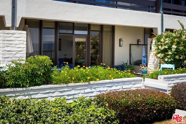 Building Photo - 1359 Plaza Pacifica