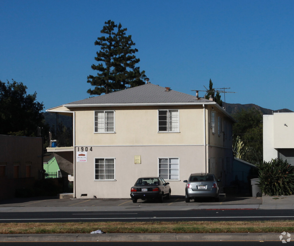 Building Photo - 1904 W Glenoaks Blvd