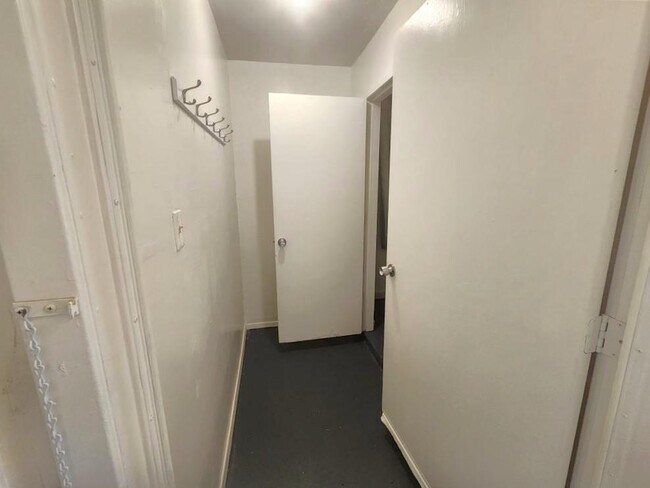 Foto del edificio - 3408 Lynridge Dr