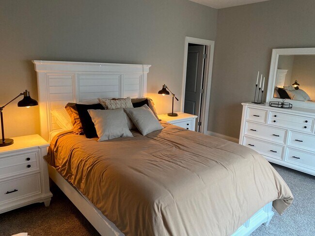 Building Photo - REDUCED! Beautiful 3 Bedroom 2 Bath Home i...