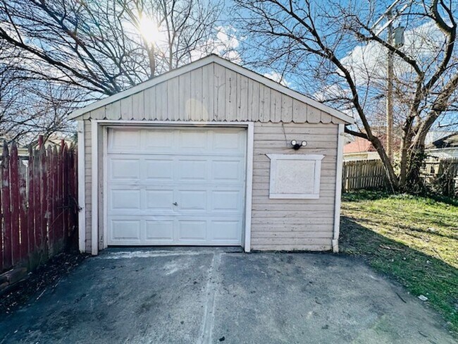 Building Photo - 3 Bedroom 1 Bath Home For LEASE Section 8 ...