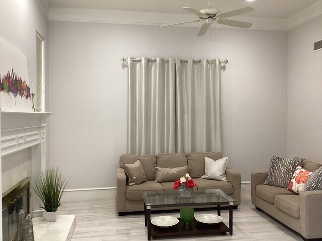 Foto del edificio - 7313 Hollingsworth Dr