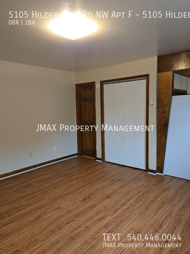 Foto del edificio - 5105 Hildebrand Rd NW