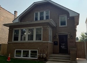 Building Photo - 3921 N St Louis Ave