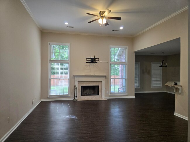 Foto del edificio - 2230 Kingsbury Dr
