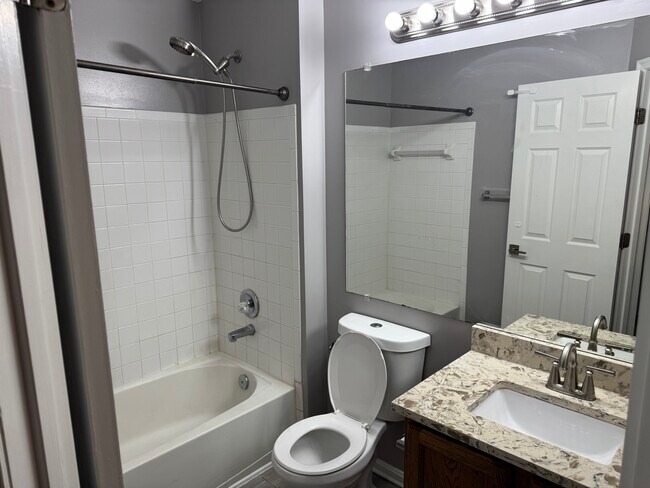 Building Photo - 213 Royal Oak Ct