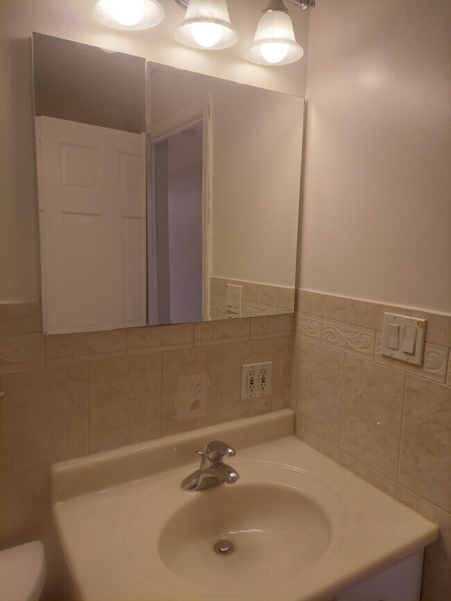 Foto del edificio - 18 E Old Willow Rd