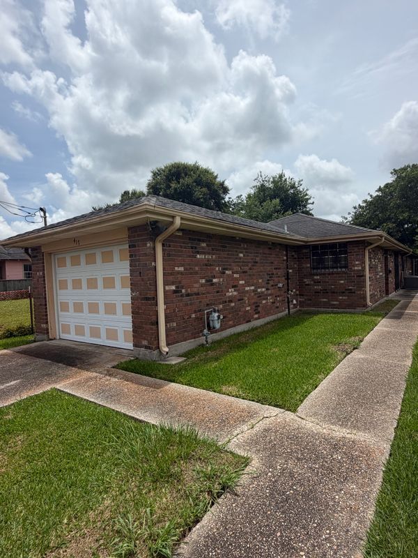 Building Photo - 417 De Armas St