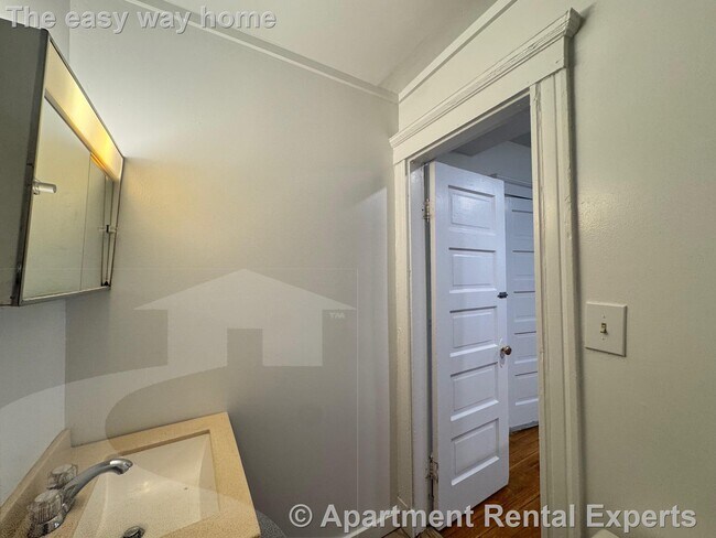 Building Photo - 40 A Linden Ave