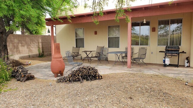 Building Photo - Furnished 3 Bedroom Home in Foothills with...