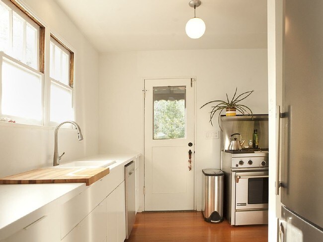 Building Photo - 2415 Meadow Valley Ter