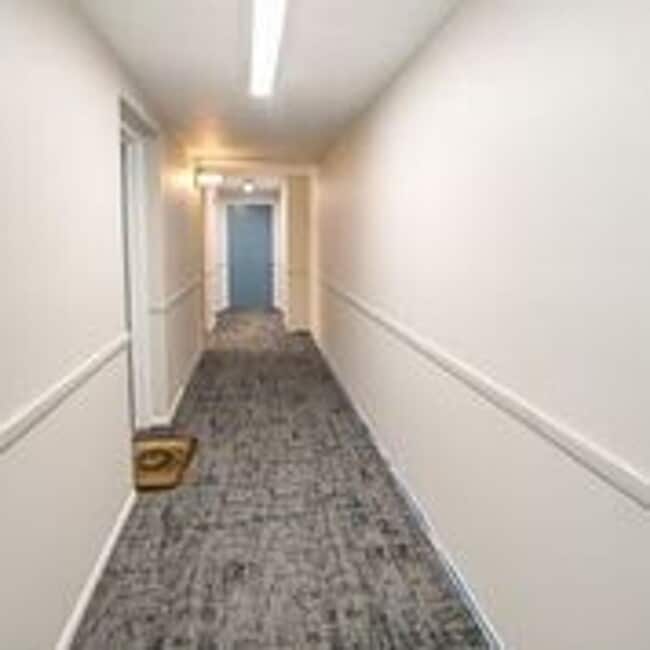 Common area hallway - Park Pointe