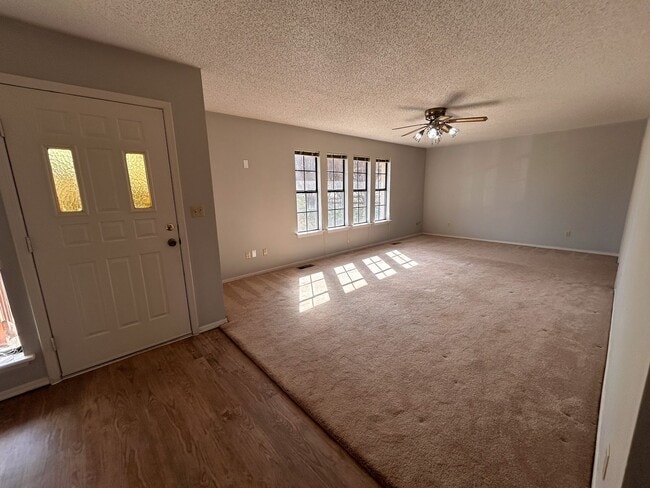 Building Photo - 106 Oak St