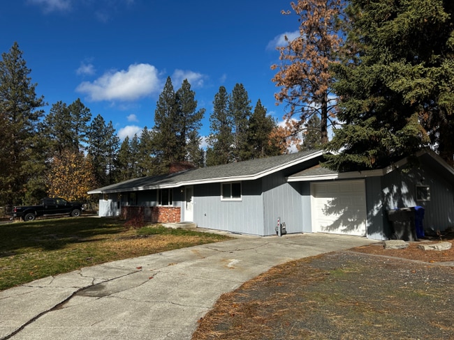 Building Photo - 2022 E Woodlawn Dr