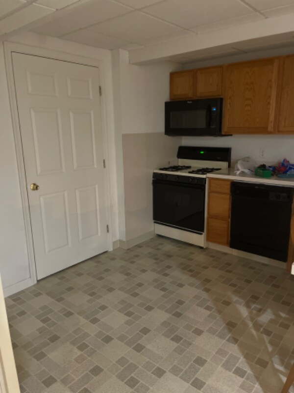 2024 Parkview Dr Unit Basement apartment, Red Lion, PA 17356 Room for