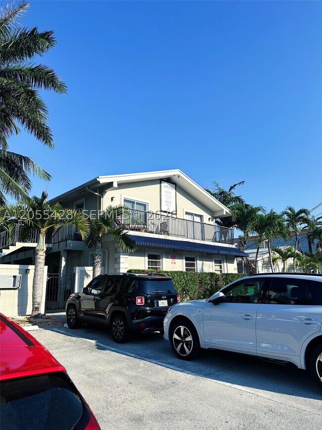 Building Photo - 313 Hendricks 4