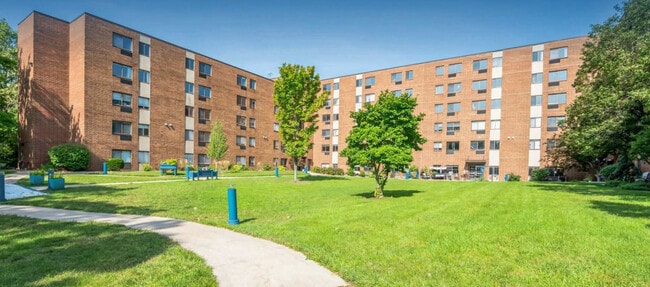 Building Photo - The Current Apartments