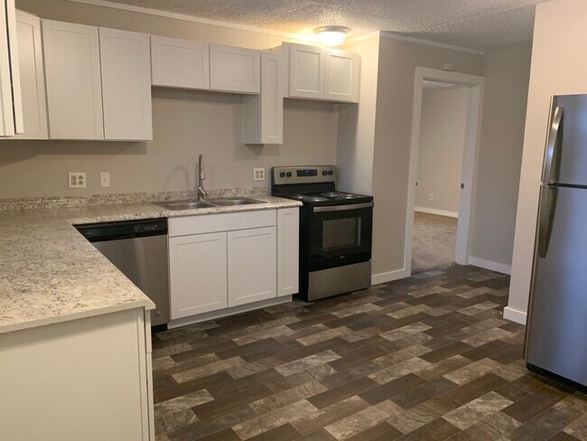 Building Photo - Renovated 3 Bedroom in Wayne Township!