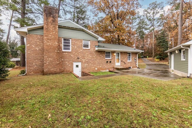 Foto del edificio - Beautiful Large Home in the Heart of Raleigh!