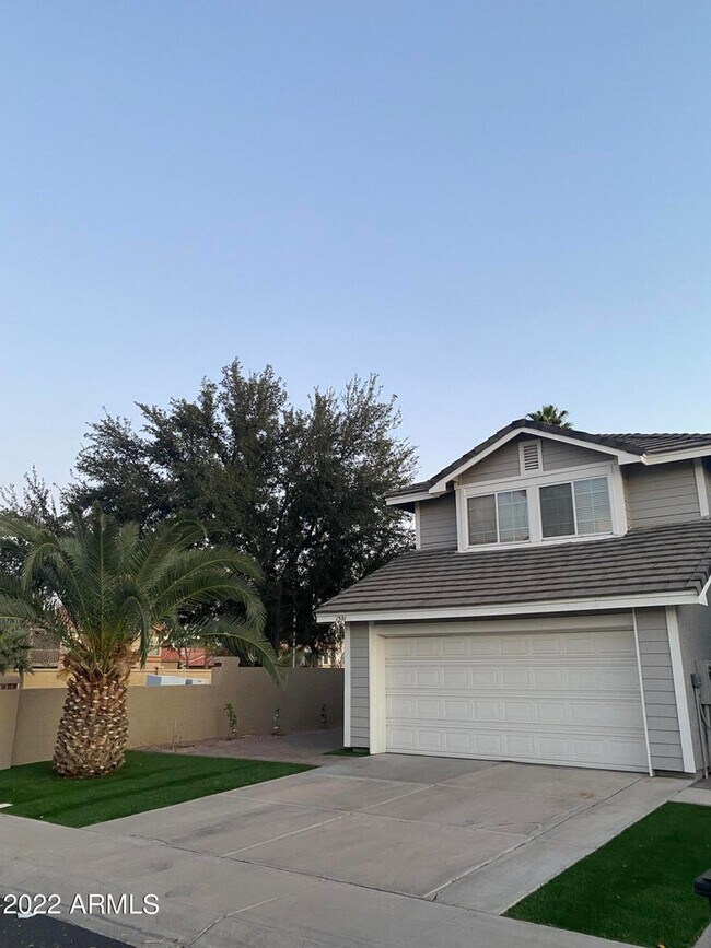 Building Photo - 1301 W Windrift Way