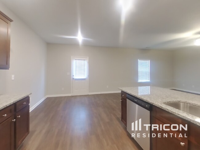 Building Photo - 287 Augusta Woods Dr