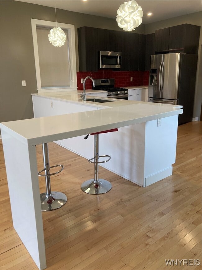 Building Photo - 62 Tracy St