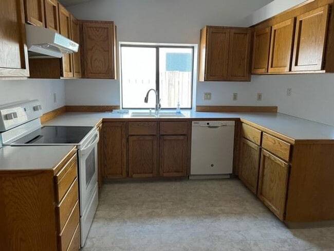 Foto del edificio - TERRIFIC TIGARD 3 BEDROOM