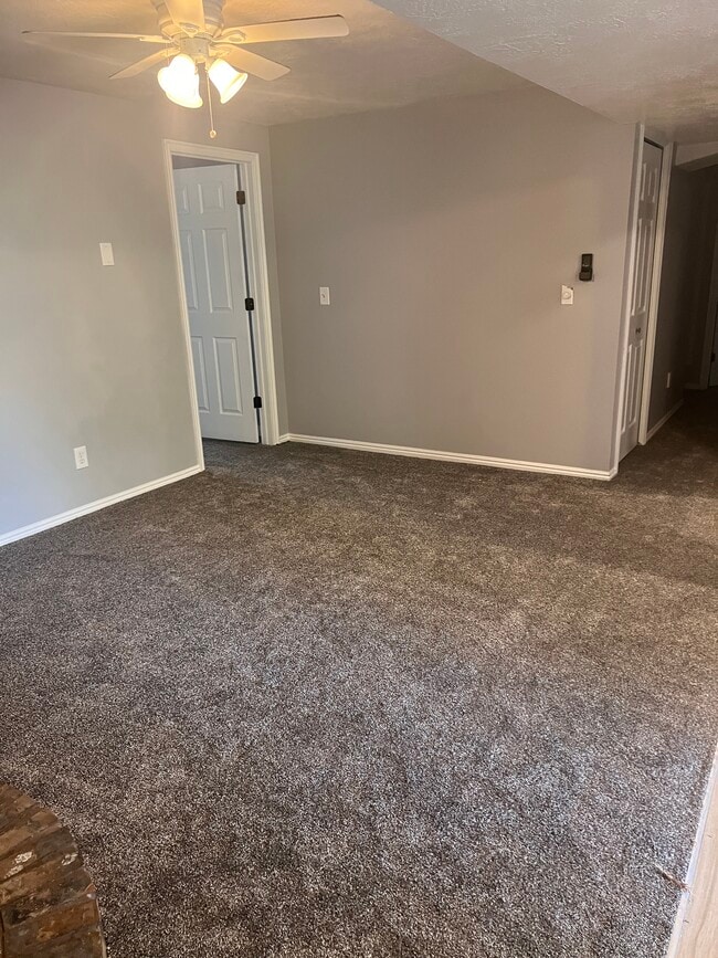 Building Photo - South Weber