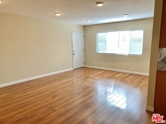 Building Photo - 6911 Agnes Ave