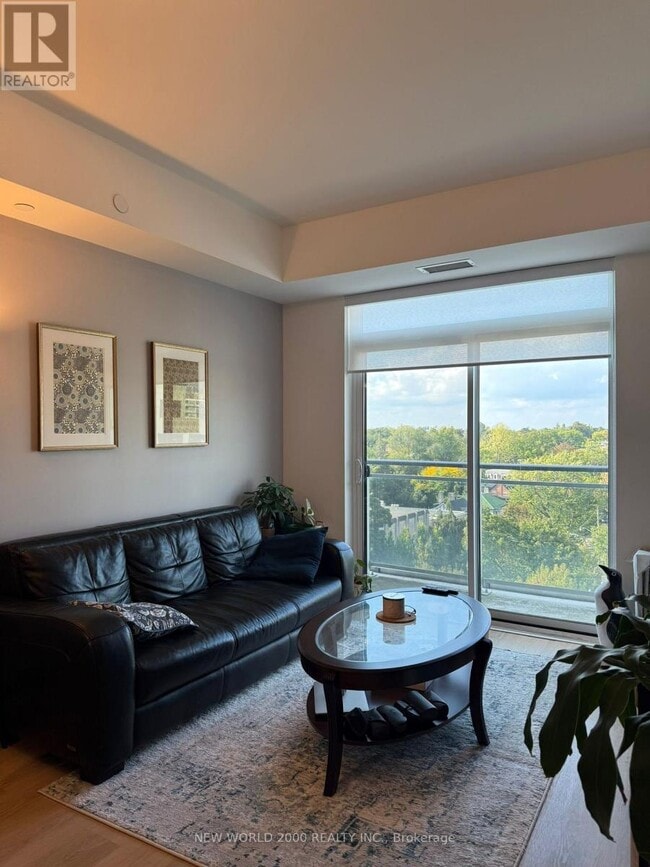 Photo du bâtiment - 223 St Clair Ave W